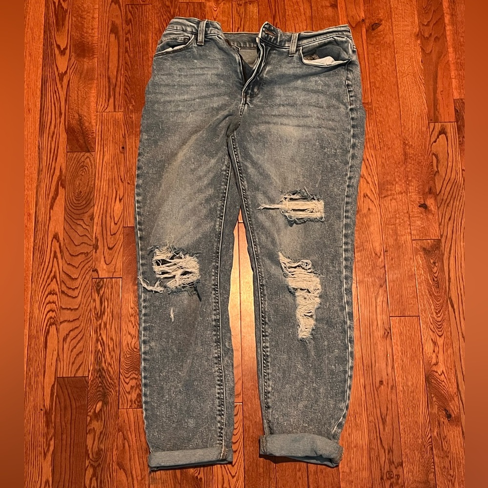 Low rise ripped boyfriend jeans